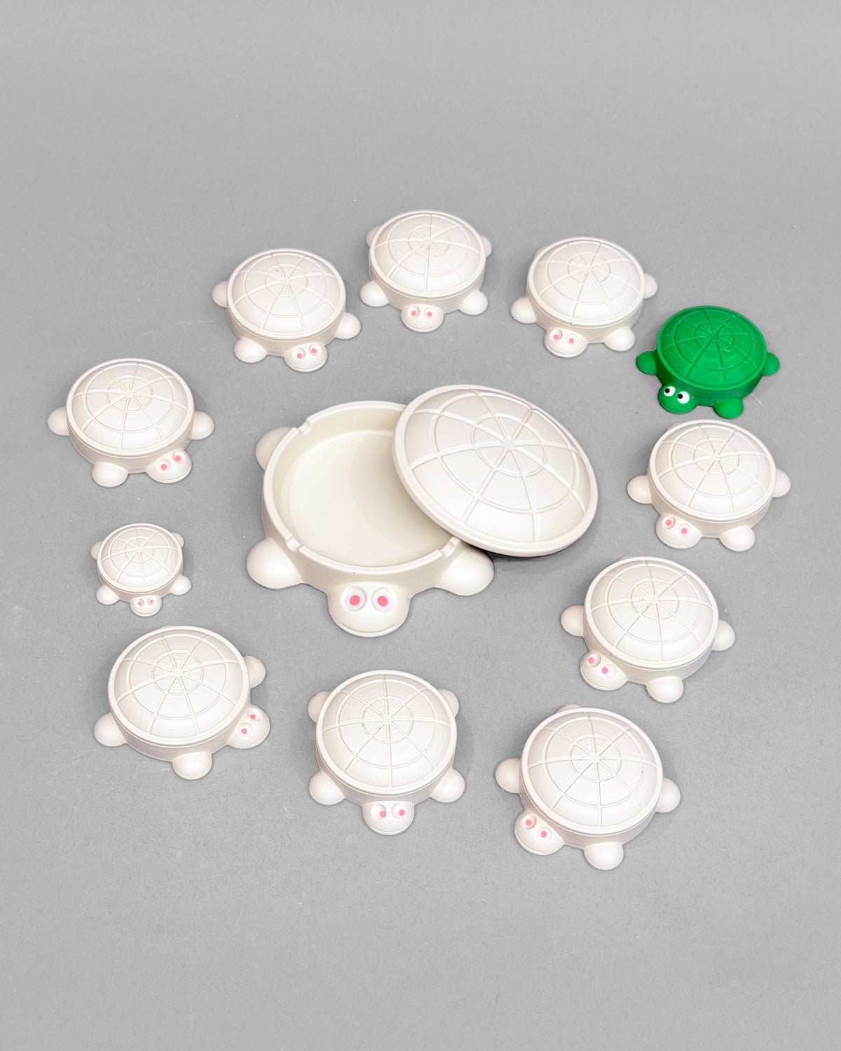 Turtle Ashtray (Albino)